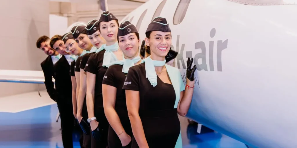 ¿Cuánto cobra una azafata de vuelo?